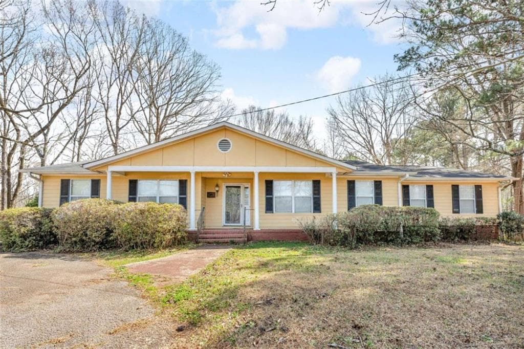 4 bedroom, 2 bathroom single family residence sold at 2981 W Point Road, LaGrange, GA 30240