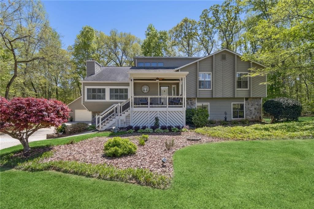3 bedroom, 3 bathroom single family residence sold at 5533 Woodridge Lane, Douglasville, GA 30135