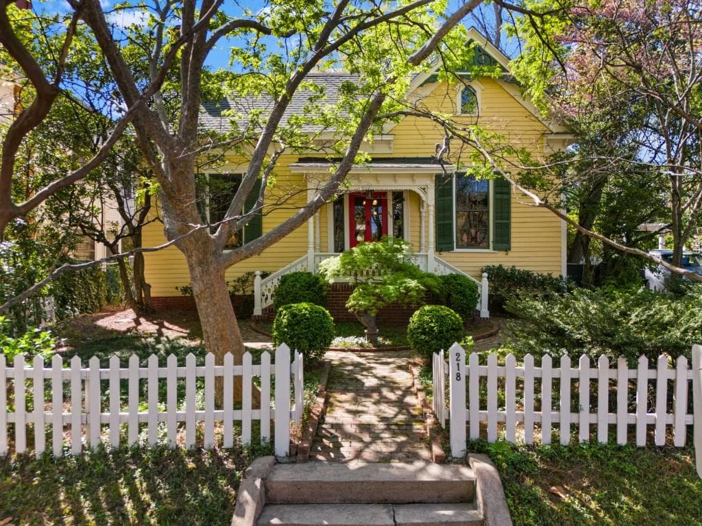 3 bedroom, 3 bathroom single family residence sold at 218 Barry Street, Decatur, GA 30030