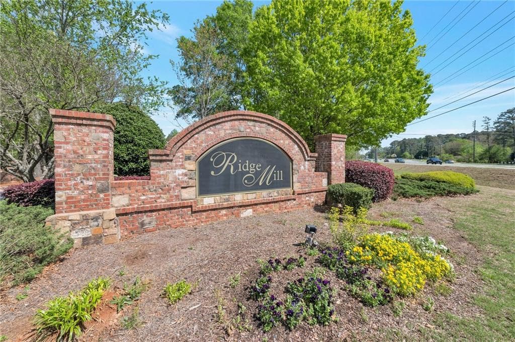 2 bedroom, 3 bathroom townhouse sold at 310 Oak Leaf Place, Acworth, GA 30102