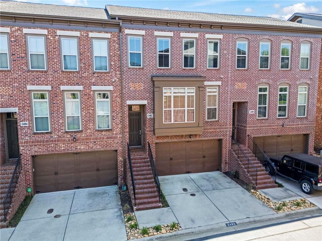 3 bedroom, 4 bathroom townhouse sold at 2482 Crescent Park Court, Atlanta, GA 30339