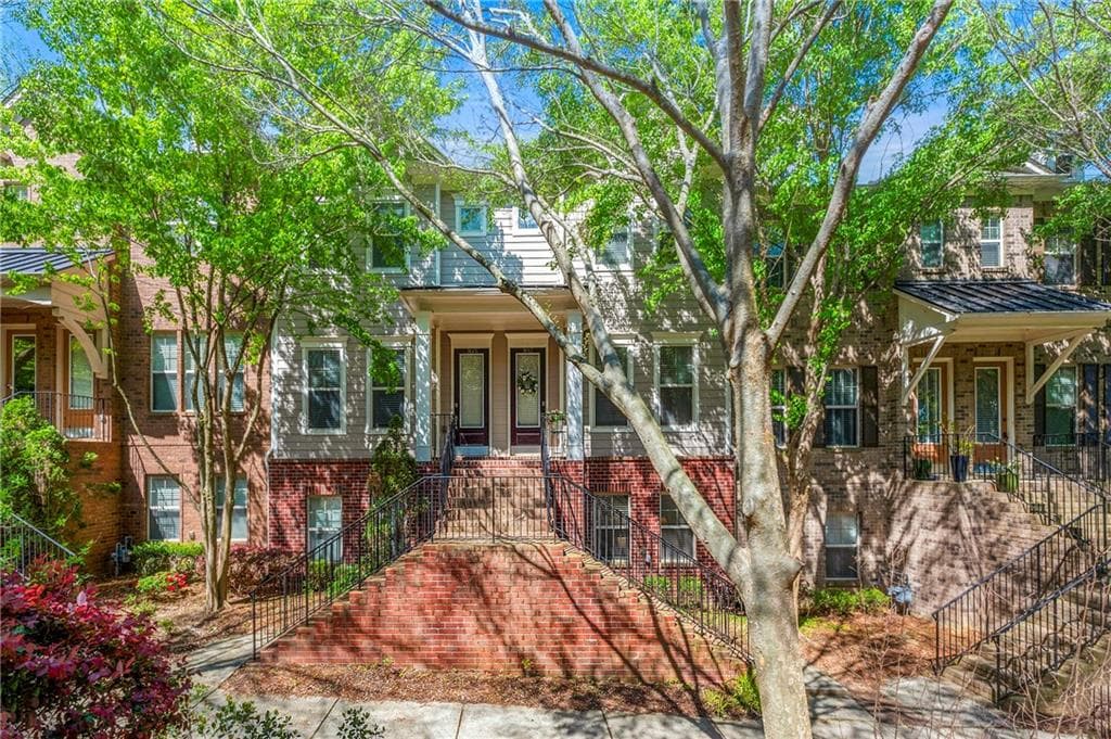 3 bedroom, 4 bathroom, 2,200 sq ft townhouse sold at 1647 Sabastian Point, Atlanta, GA 30329