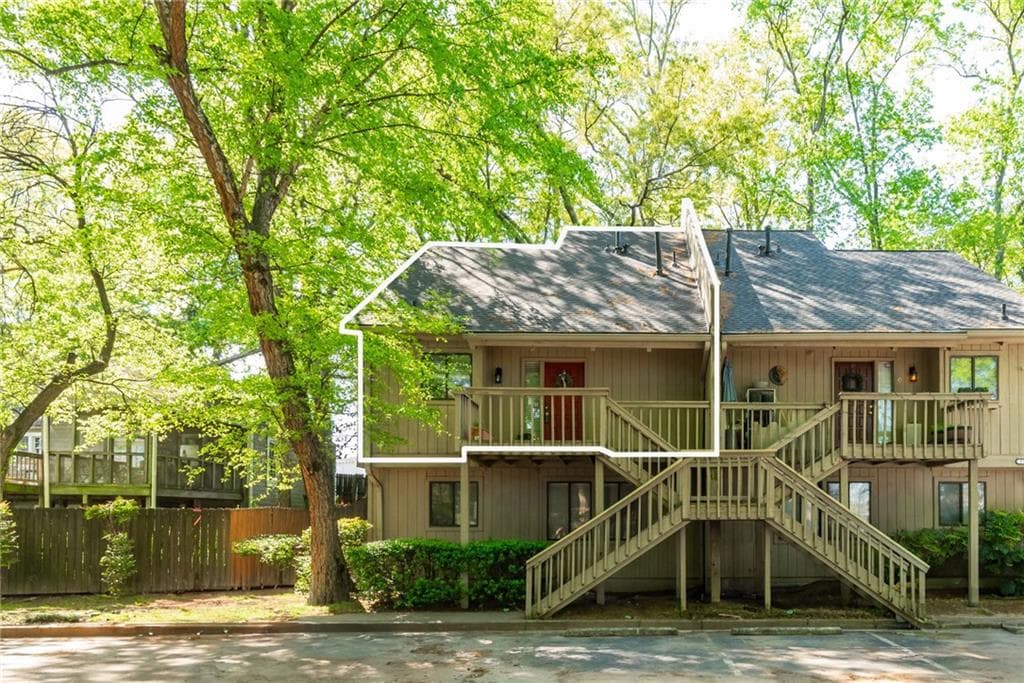 2 bedroom, 2 bathroom condominium sold at 2109 Defoors Ferry Road D, Atlanta, GA 30318