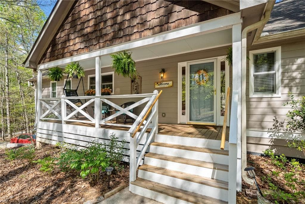 3 bedroom, 3 bathroom single family residence sold at 102 Hemlock Street, Waleska, GA 30183