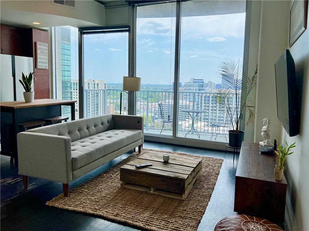 1 bedroom, 1 bathroom, 606 sq ft condominium sold at 860 Peachtree Street 2616, Atlanta, GA 30308