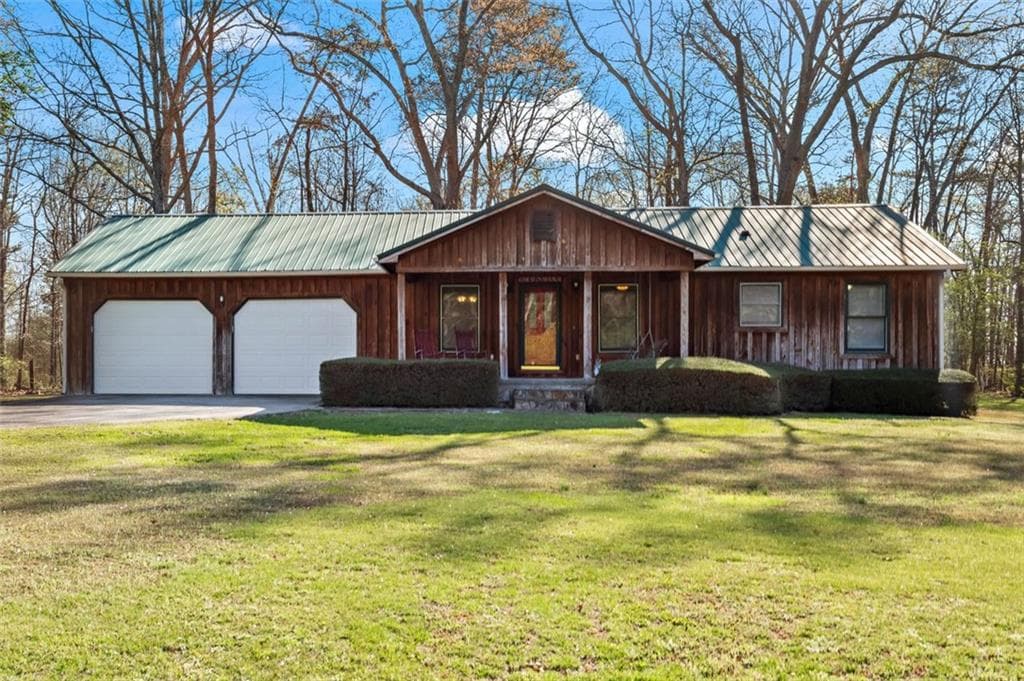 2 bedroom, 2 bathroom single family residence sold at 220 CIRCLE VALLEY Drive, Calhoun, GA 30701