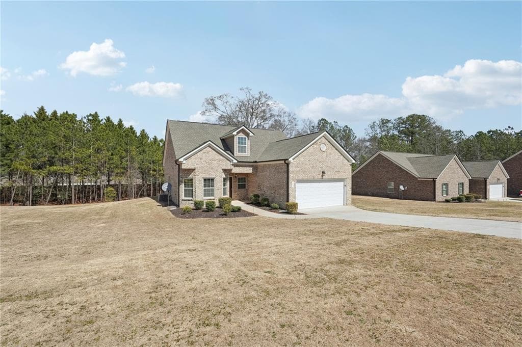 4 bedroom, 3 bathroom single family residence for rent at 516 College Drive The Kennedy, Barnesville, GA 30204 for $1,835 a month — photo 3