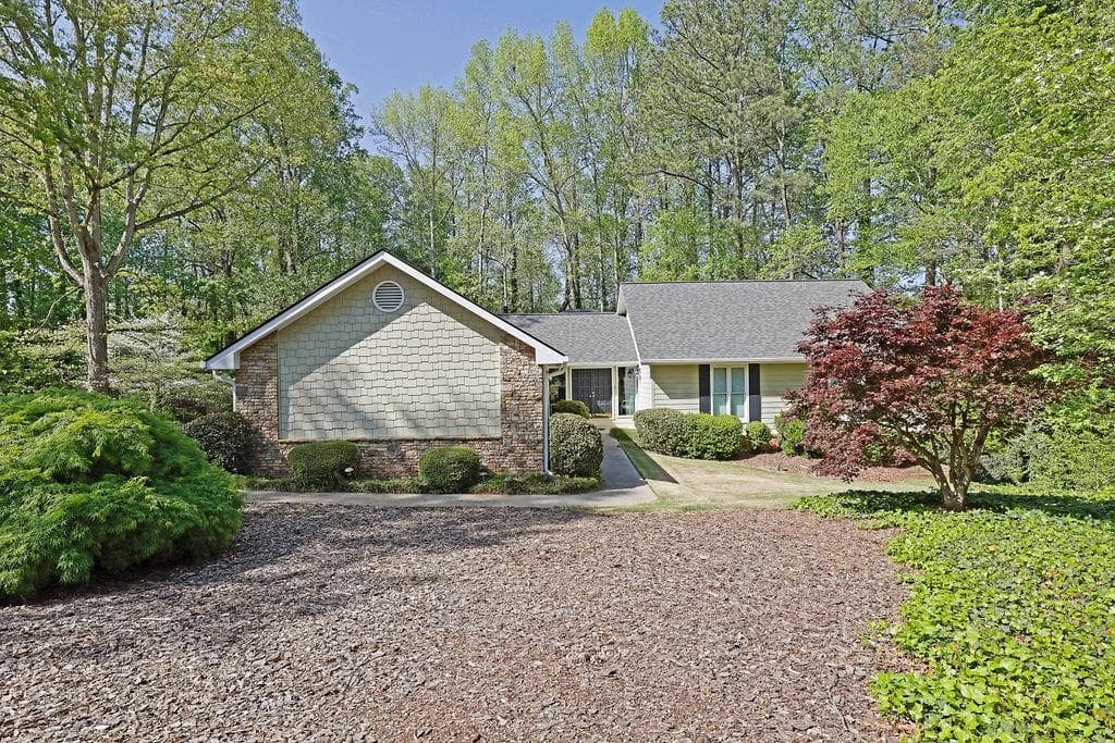 3 bedroom, 3 bathroom single family residence sold at 115 Beechwood Trail, Roswell, GA 30075