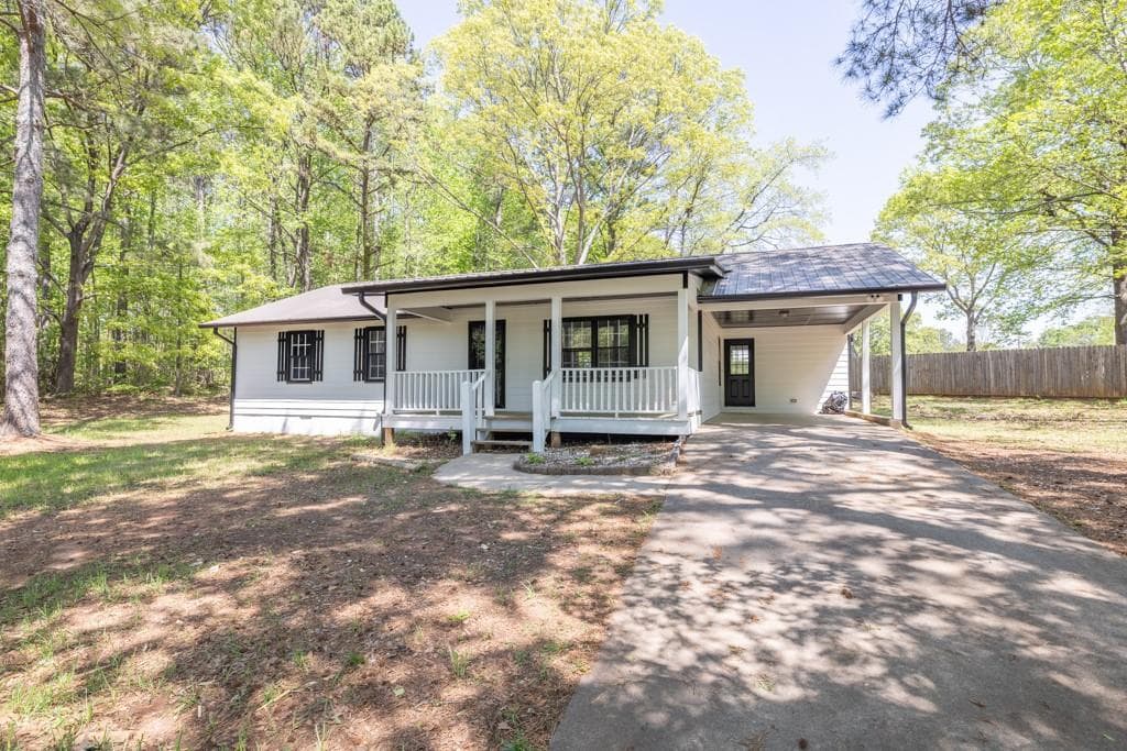3 bedroom, 2 bathroom single family residence sold at 1905 Phillips Court, Monroe, GA 30656