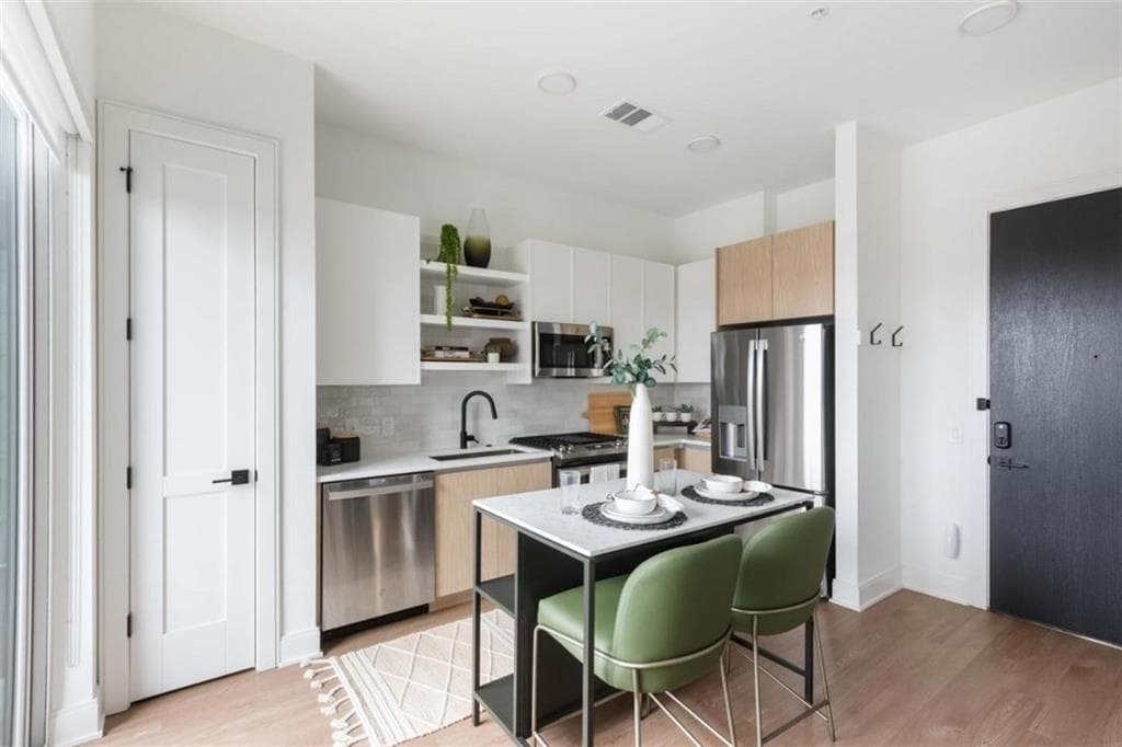 1 bedroom, 1 bathroom, 598 sq ft condominium for rent at 665 Auburn Avenue 610, Atlanta, GA 30312 for $2,700 a month — photo 7