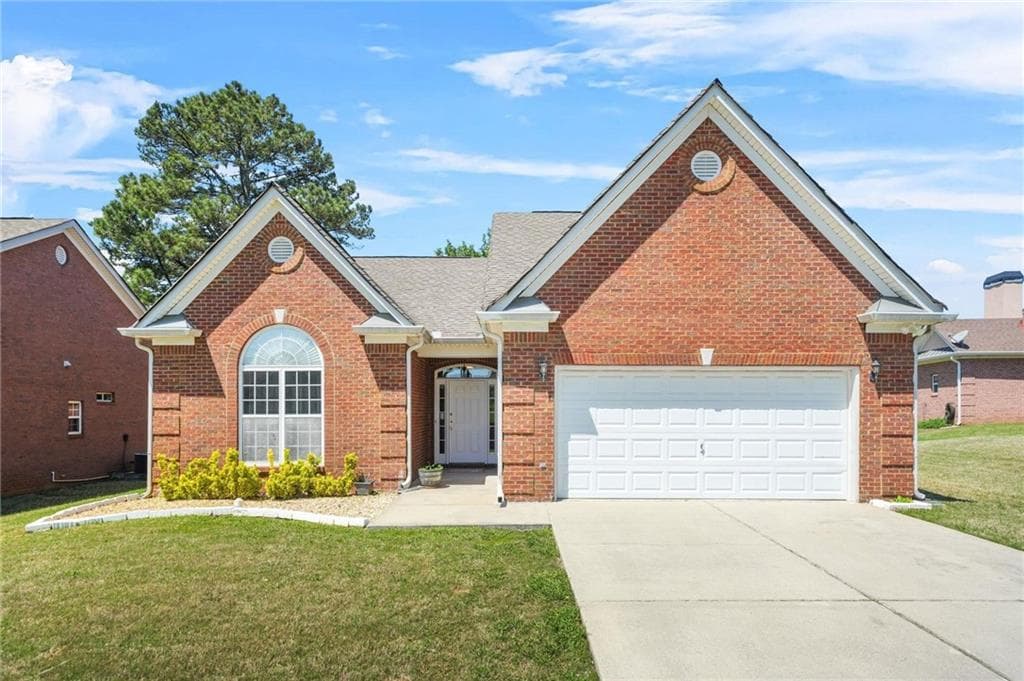 3 bedroom, 2 bathroom single family residence sold at 8495 Spivey Village Way, Jonesboro, GA 30236