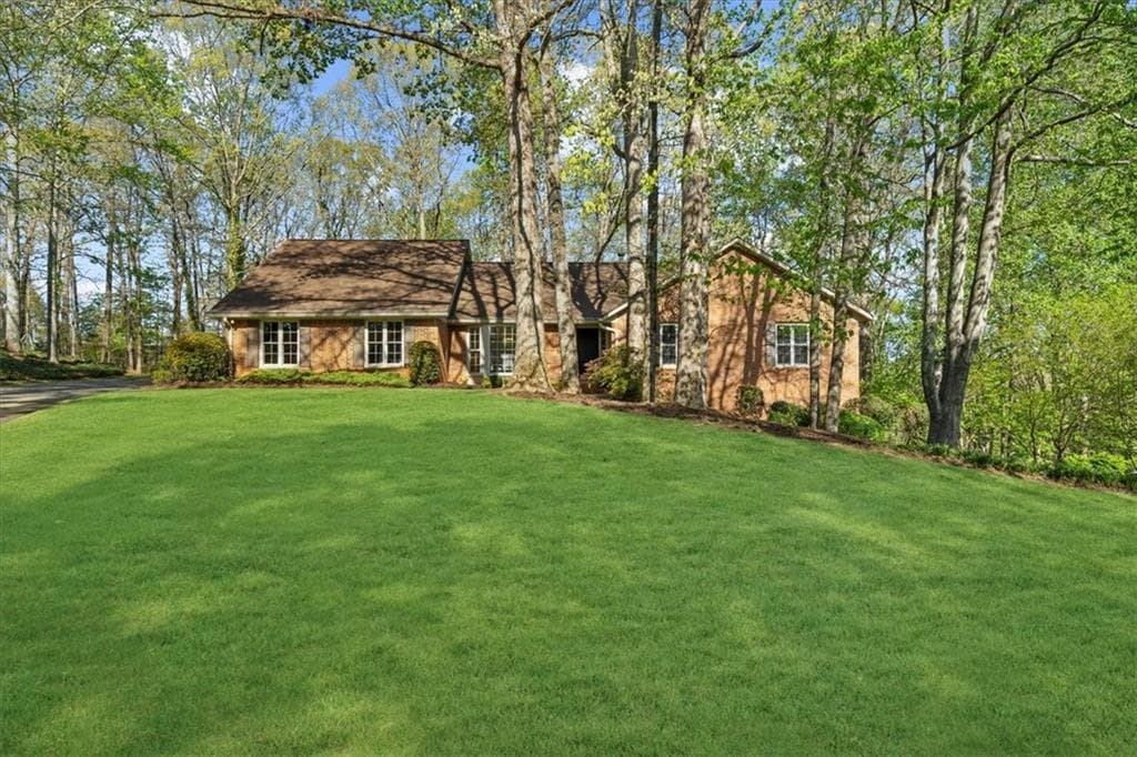 4 bedroom, 4 bathroom single family residence sold at 11815 Mountain Laurel Drive, Roswell, GA 30075