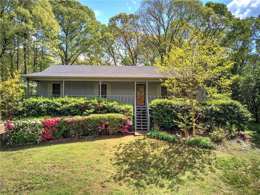 3 bedroom, 2 bathroom single family residence sold at 5534 Blackhawk Drive, Acworth, GA 30102