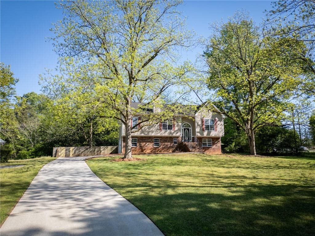 3 bedroom, 3 bathroom single family residence sold at 20 Old Oak Court, Covington, GA 30016