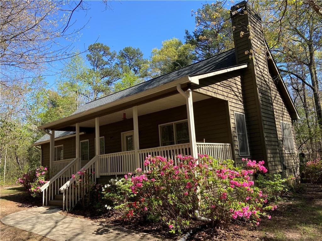 2 bedroom, 2 bathroom single family residence sold at 201 Autumn Harvest Lane, Dahlonega, GA 30533