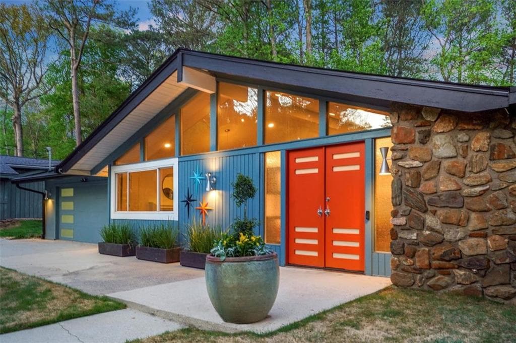 3 bedroom, 3 bathroom single family residence sold at 2895 DUNNINGTON Circle, Atlanta, GA 30341