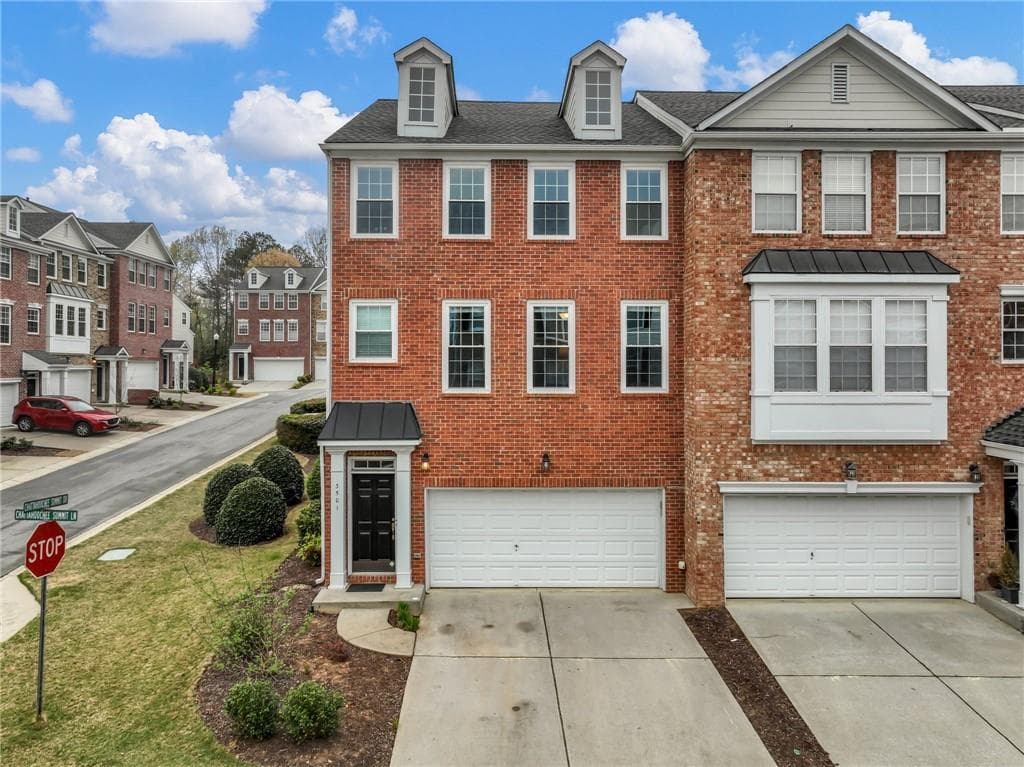 4 bedroom, 4 bathroom townhouse sold at 3501 Chattahoochee Summit Lane, Atlanta, GA 30339