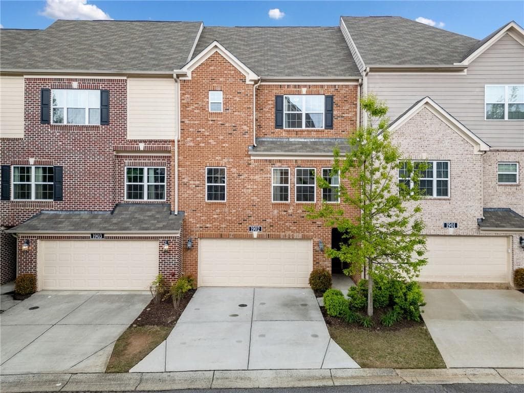 3 bedroom, 4 bathroom townhouse sold at 1902 Glen Ivy, Marietta, GA 30062
