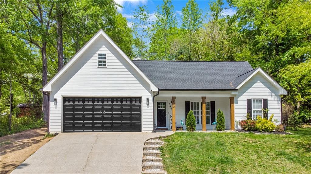 3 bedroom, 2 bathroom single family residence sold at 272 Griffith Street, Winder, GA 30680