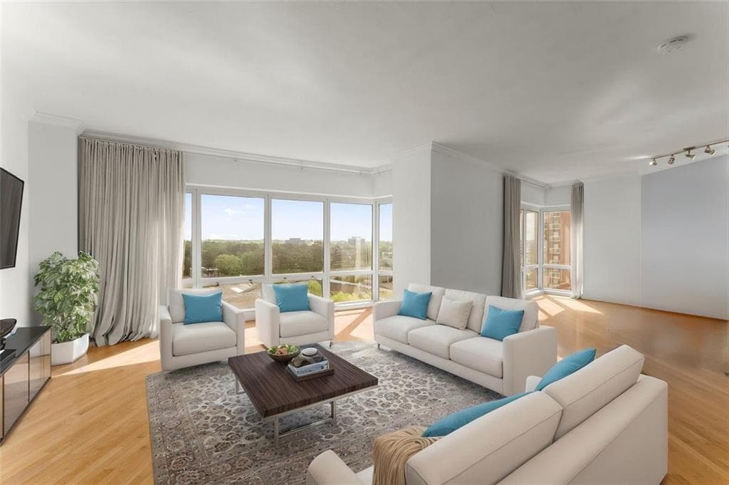 1 bedroom, 2 bathroom, 1,209 sq ft condominium sold at 3475 Oak Valley Road #870, Atlanta, GA 30326