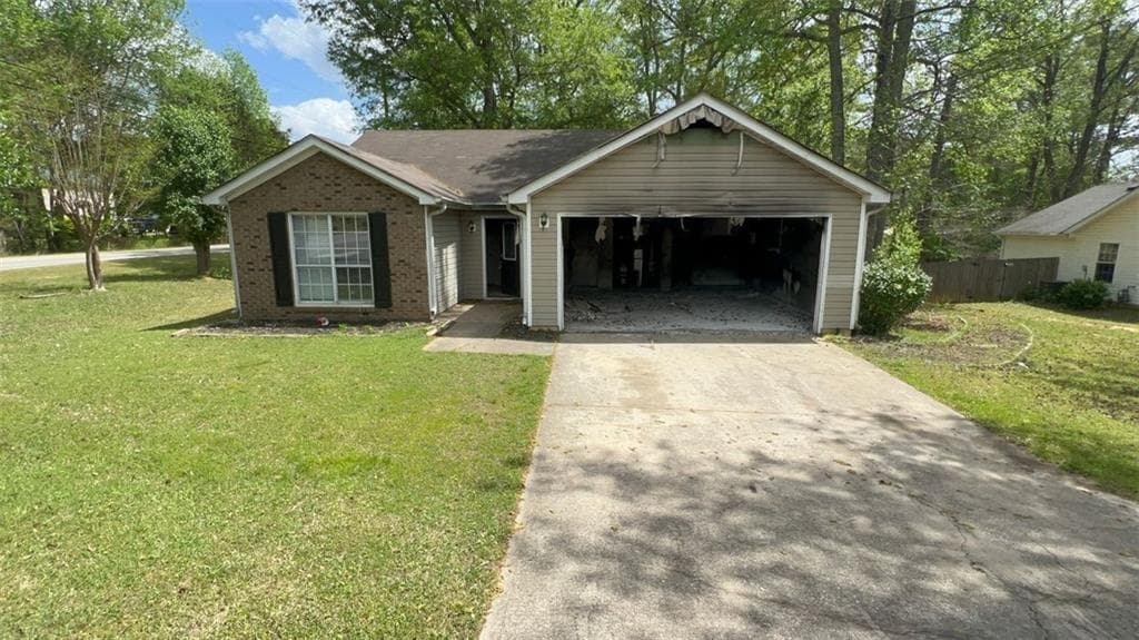 3 bedroom, 2 bathroom single family residence sold at 100 WATERS EDGE Drive, Locust Grove, GA 30248