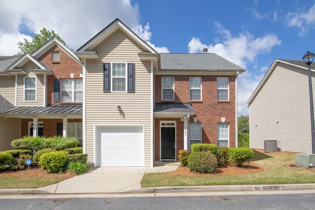 3 bedroom, 3 bathroom townhouse sold at 2602 Avery Park Circle, Atlanta, GA 30360