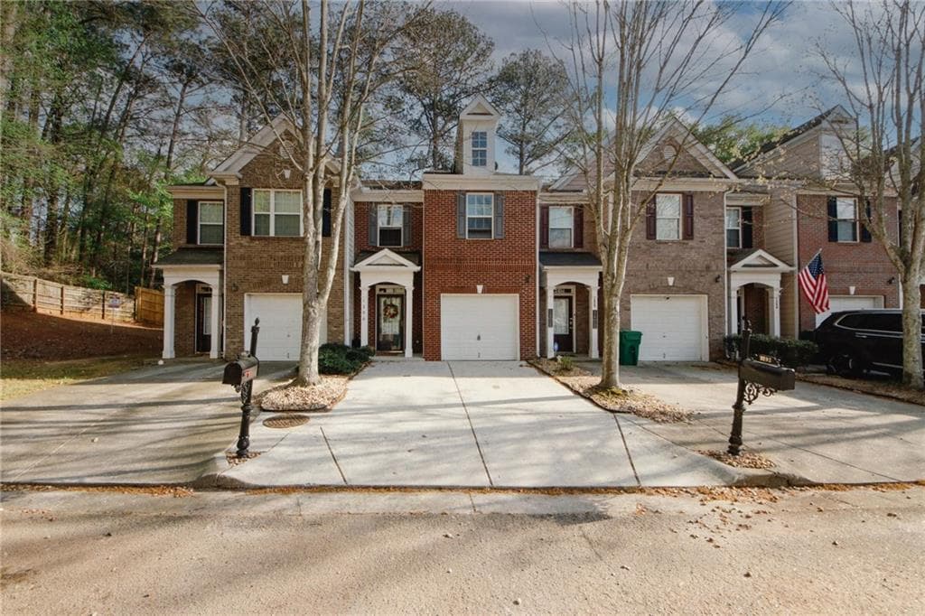 3 bedroom, 3 bathroom, 1,736 sq ft townhouse sold at 1290 Adcox Square, Stone Mountain, GA 30088