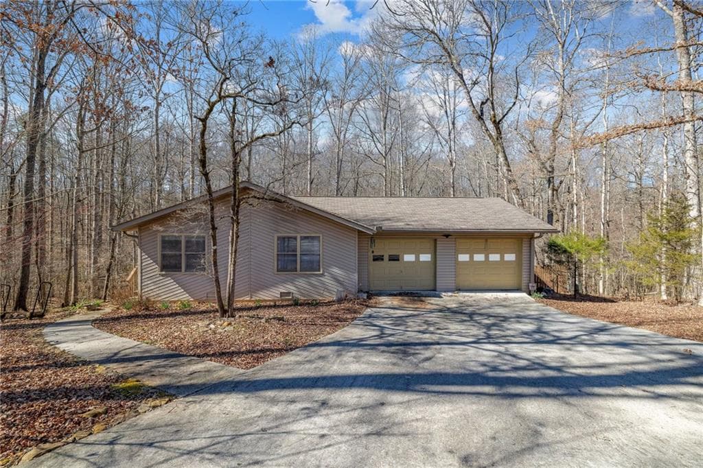 3 bedroom, 3 bathroom single family residence sold at 1011 Gold Ridge Road, Dahlonega, GA 30533