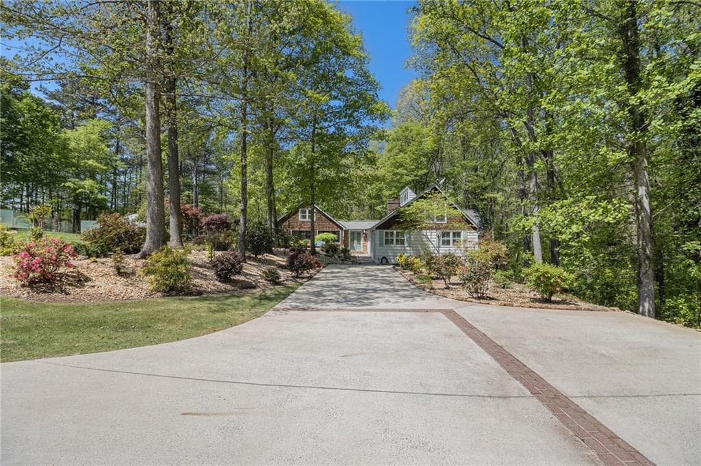 5 bedroom, 3 bathroom single family residence sold at 124 Sunny Brook Drive, Newnan, GA 30263