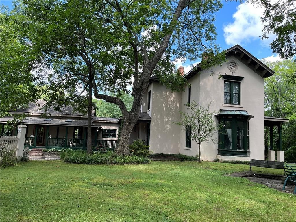 3 bedroom, 3 bathroom, 4,400 sq ft single family residence for sale at 253 SE Sydney Street, Atlanta, GA 30312