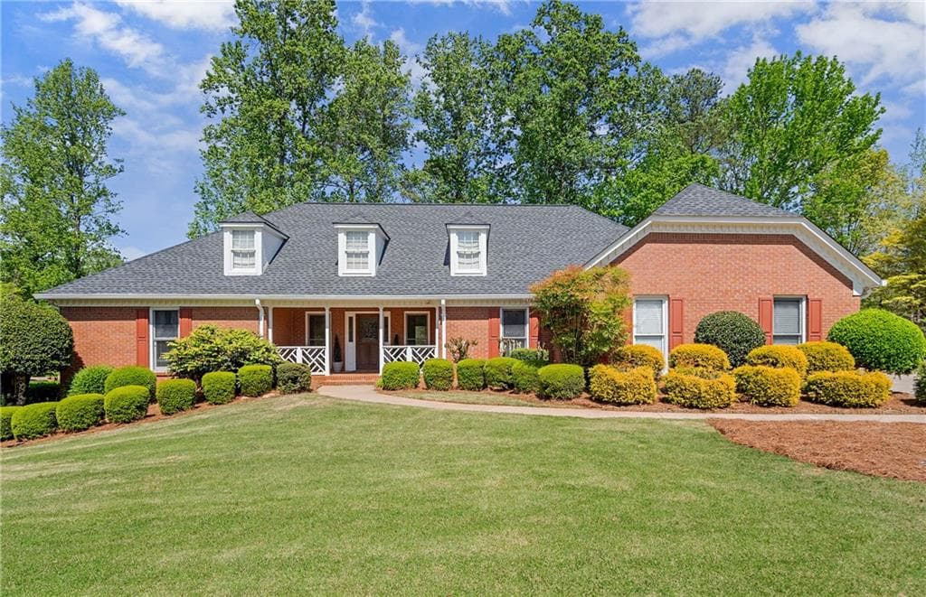 4 bedroom, 4 bathroom single family residence sold at 1015 Brooksglen Drive, Roswell, GA 30075