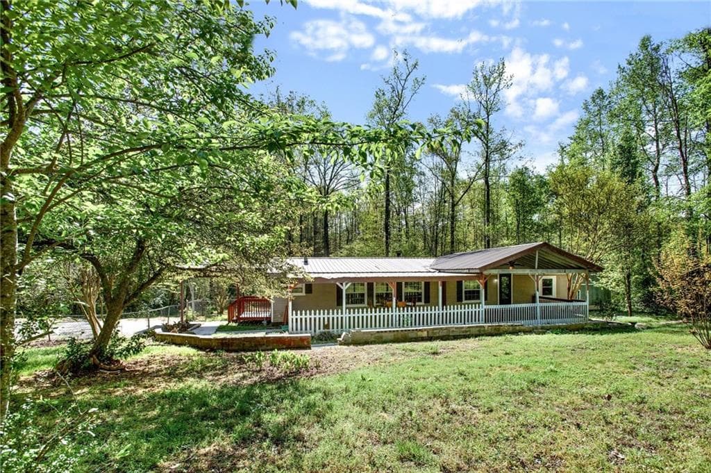 4 bedroom, 2 bathroom single family residence sold at 4653 Anns Trace, Acworth, GA 30102