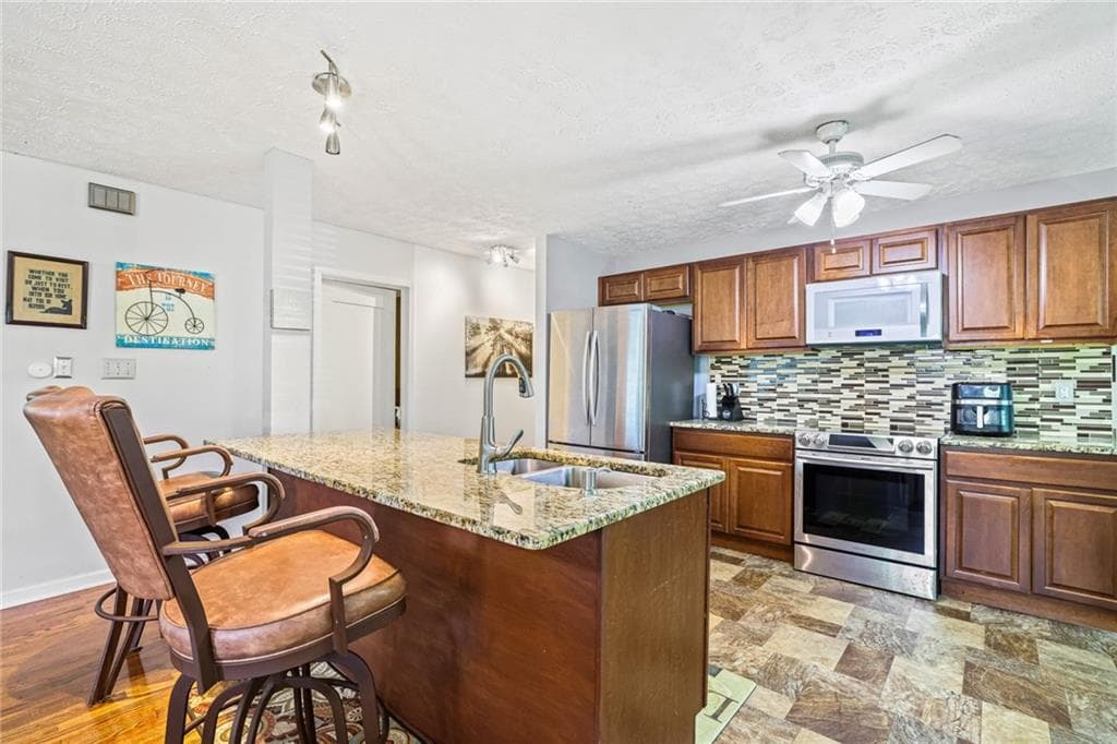 3 bedroom, 3 bathroom single family residence sold at 1254 S Enota Drive, Gainesville, GA 30501