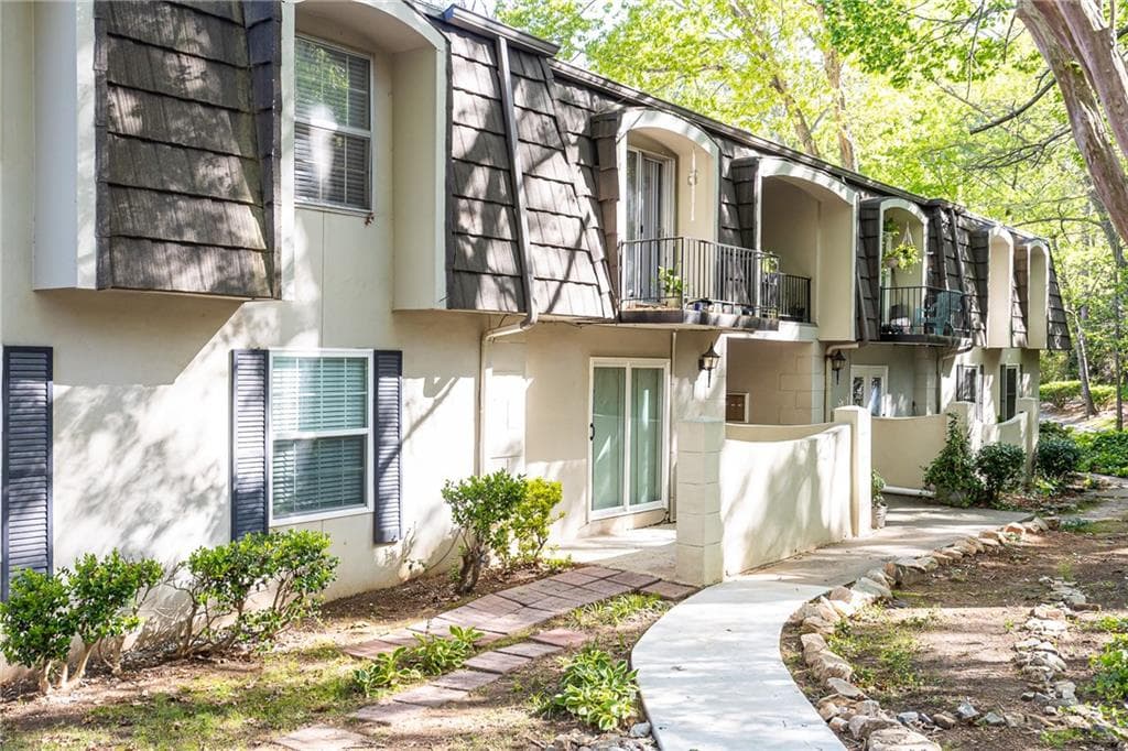 2 bedroom, 2 bathroom, 1,104 sq ft condominium sold at 725 Dalrymple Road 3G, Atlanta, GA 30328