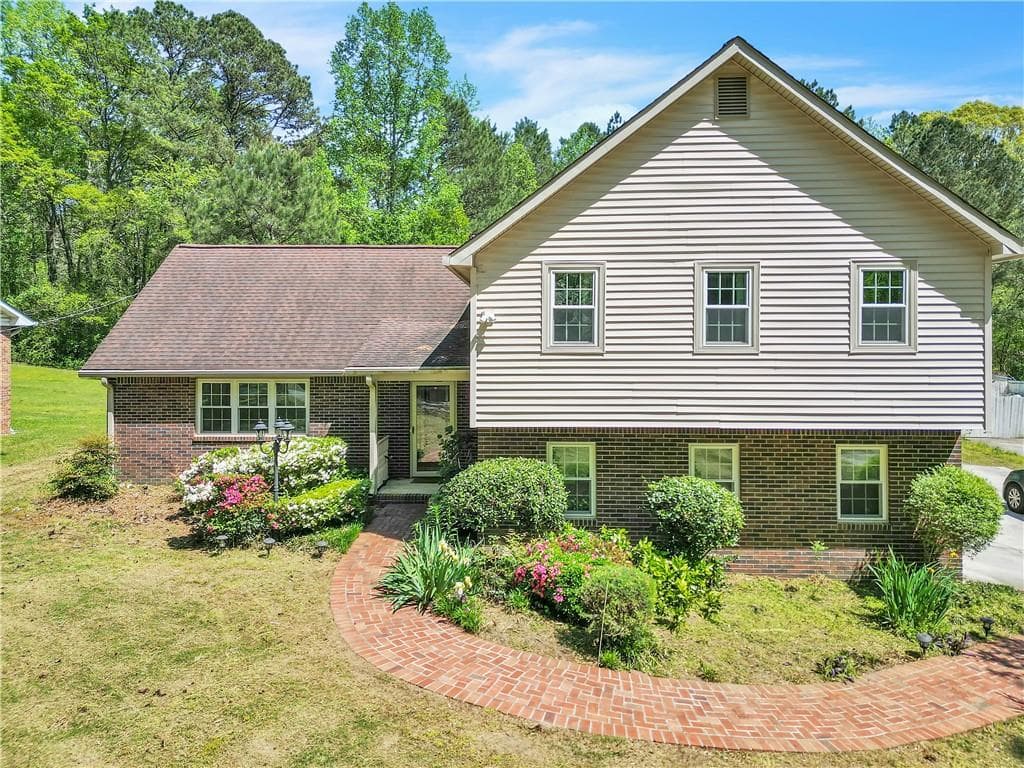 9082 Chestnut Lake Drive, Jonesboro, GA 30236 — most recent listing photo