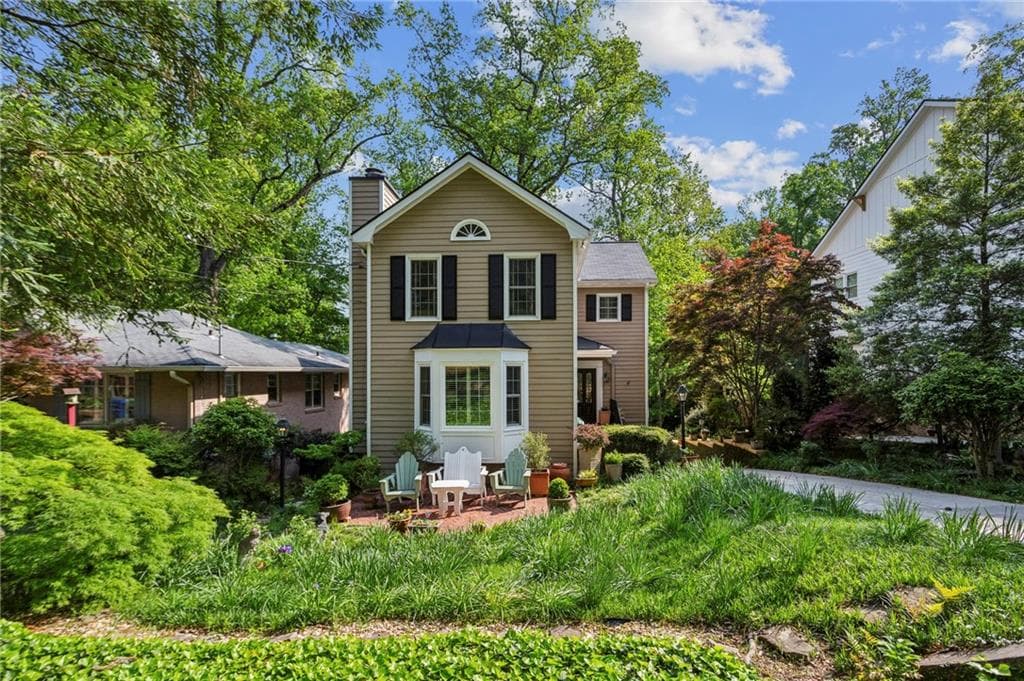3 bedroom, 3 bathroom single family residence sold at 2067 Howell Mill Road, Atlanta, GA 30318