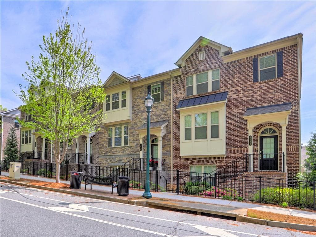 4 bedroom, 4 bathroom townhouse sold at 4004 Townsend Lane, Dunwoody, GA 30346