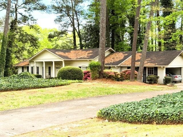 3 bedroom, 3 bathroom single family residence sold at 500 Kenbrook Drive, Atlanta, GA 30327