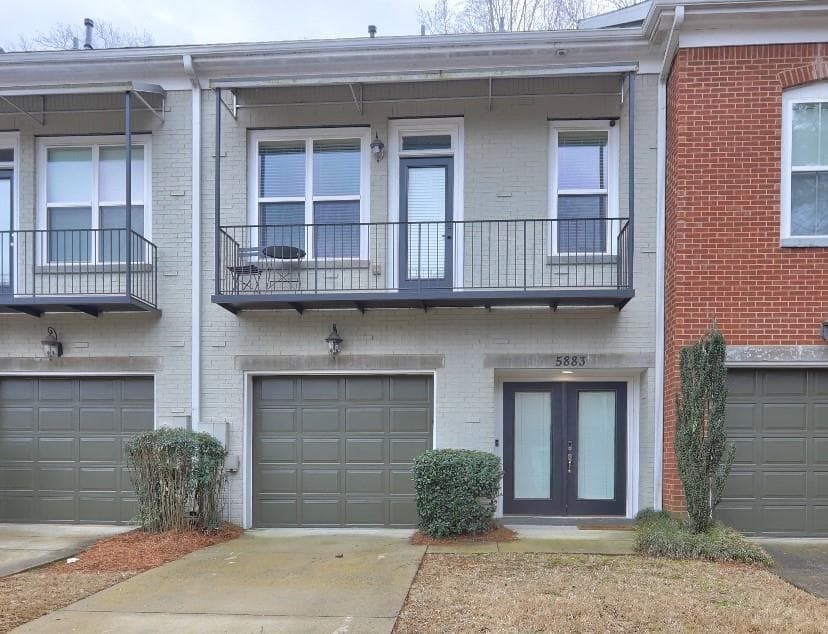 2 bedroom, 2 bathroom townhouse sold at 5883 Brookside Oak Circle, Norcross, GA 30093