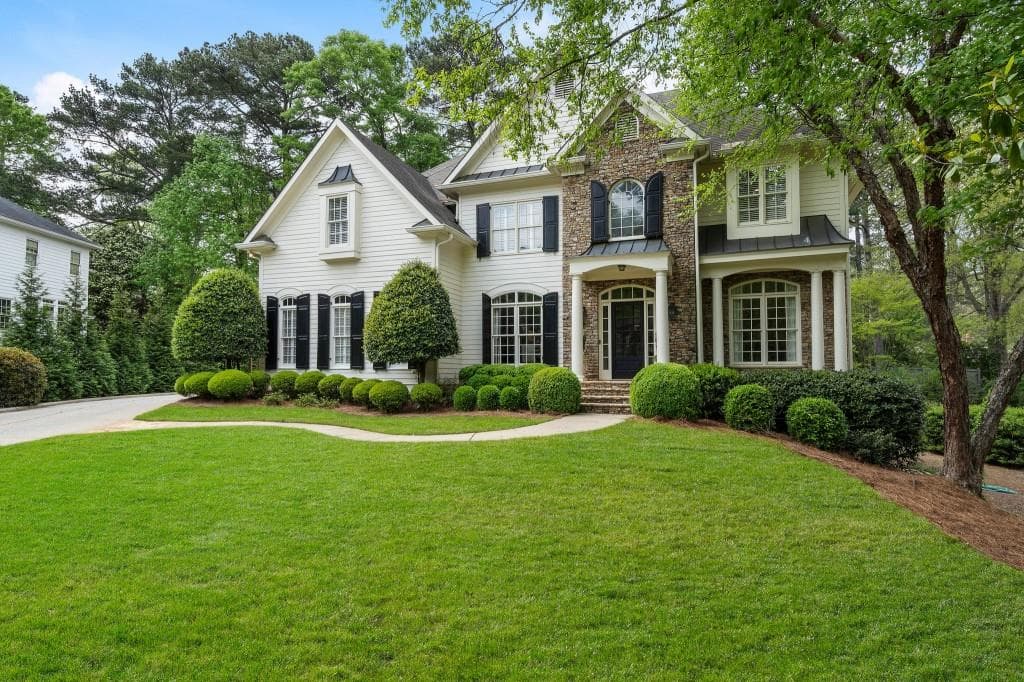 5 bedroom, 5 bathroom single family residence sold at 2376 Hyde Park Court, Atlanta, GA 30318