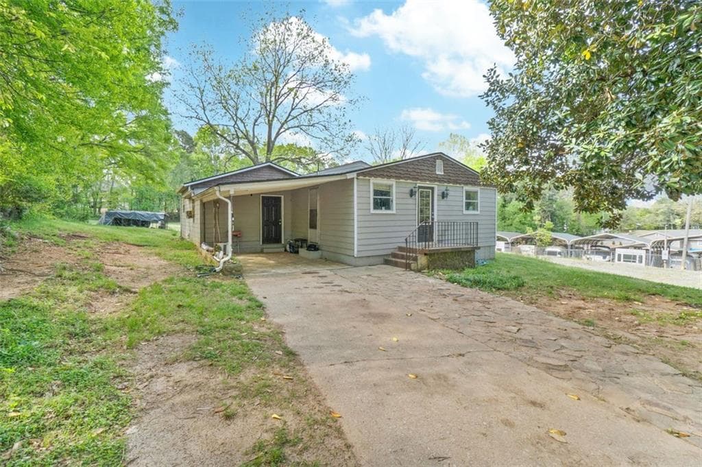 3 bedroom, 2 bathroom single family residence sold at 3220 Hilltop Circle, Gainesville, GA 30506