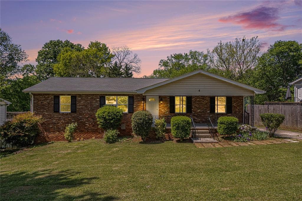 3 bedroom, 3 bathroom, 1,375 sq ft single family residence sold at 1085 Azalea Circle, Marietta, GA 30062