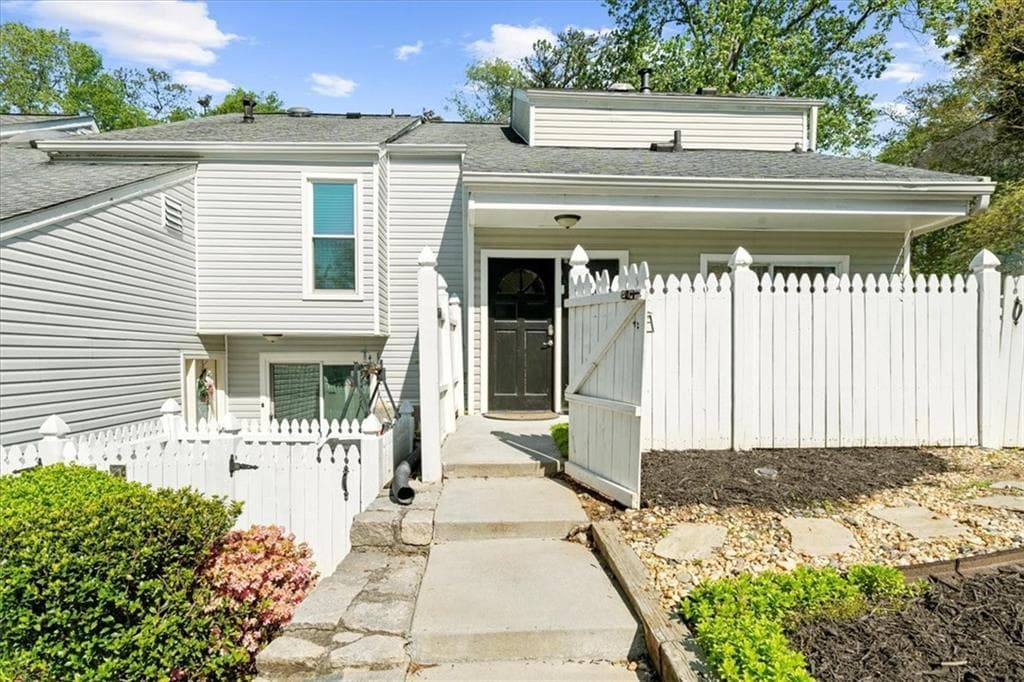 2 bedroom, 2 bathroom townhouse sold at 2693 Greentree Drive, Marietta, GA 30067