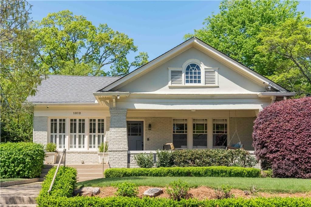 3 bedroom, 2 bathroom single family residence sold at 1012 Bellevue Drive, Atlanta, GA 30306