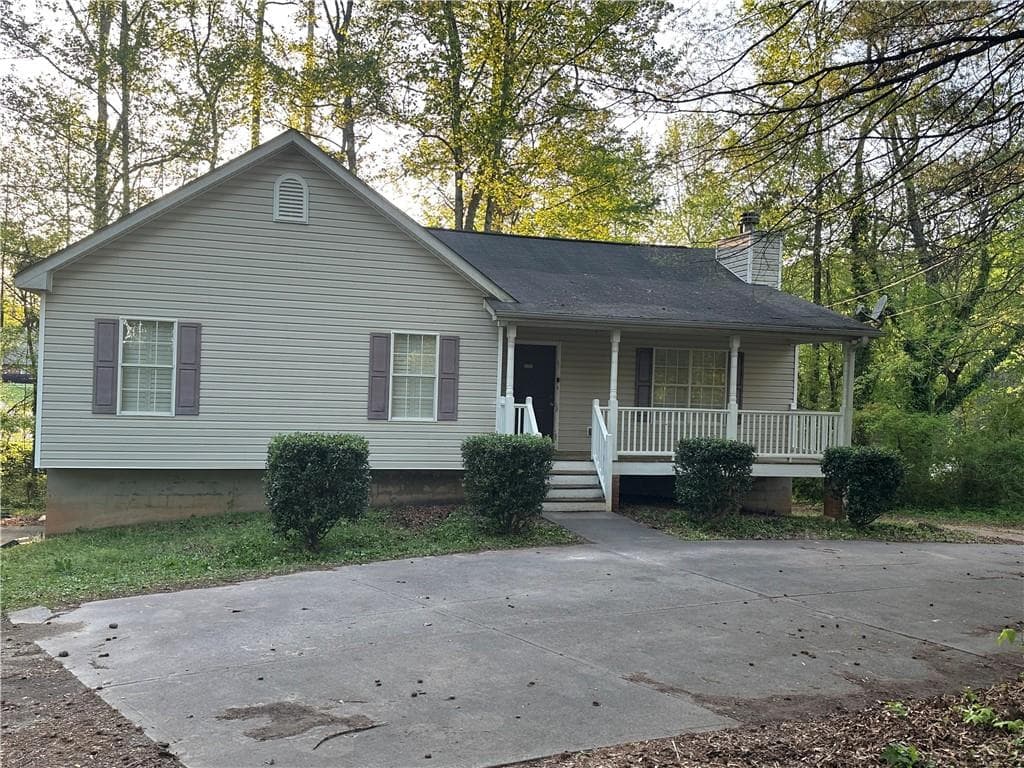 3 bedroom, 2 bathroom single family residence sold at 6086 Woodstock Road, Acworth, GA 30102