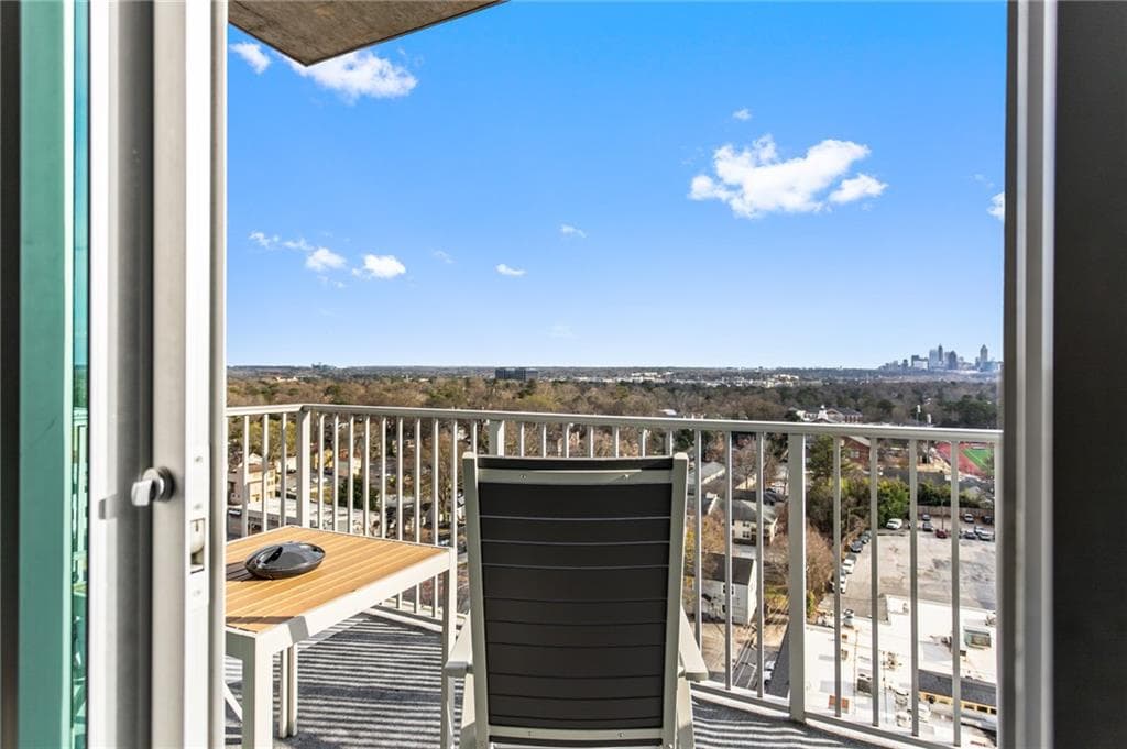 2 bedroom, 2 bathroom, 1,233 sq ft condominium sold at 250 Pharr Road 1113, Atlanta, GA 30305