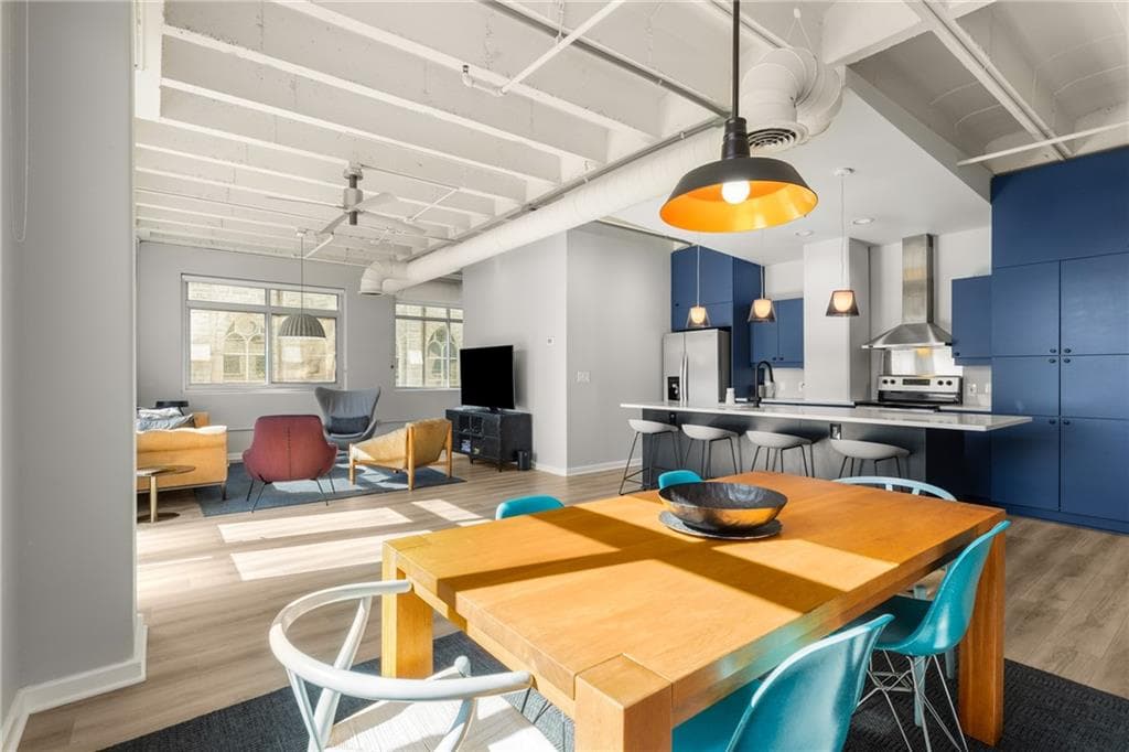 2 bedroom, 2 bathroom, 1,600 sq ft condominium sold at 805 Peachtree Street 220, Atlanta, GA 30308