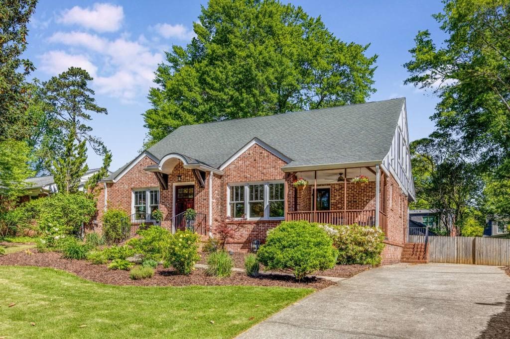 5 bedroom, 5 bathroom single family residence sold at 1256 Spring Valley Lane, Atlanta, GA 30306