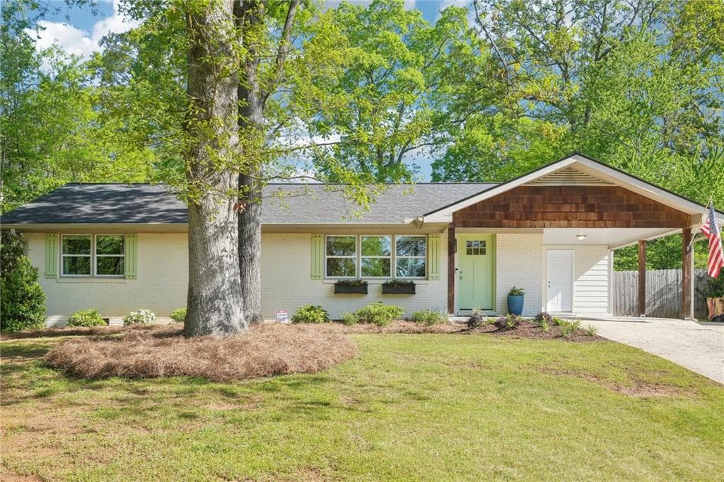 3 bedroom, 3 bathroom single family residence sold at 1137 Oakdale Drive, Smyrna, GA 30080