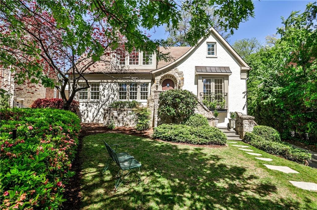 5 bedroom, 6 bathroom, 4,400 sq ft single family residence sold at 272 Rumson Road, Atlanta, GA 30305
